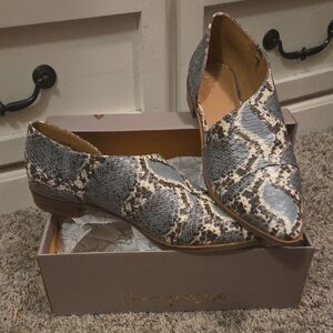 Crown Vintage Snakeskin Patterned Women's Loafers